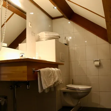 Hotell Restaurant De Roosterhoeve 4*