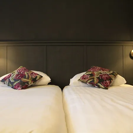 Hotell Restaurant De Roosterhoeve 4*
