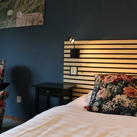 Restaurant De Roosterhoeve فندق 4*