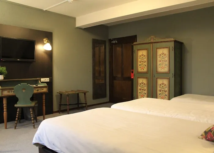 Restaurant De Roosterhoeve Hotel 4*