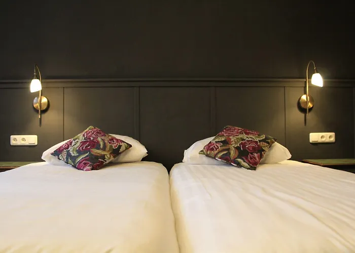 Отель Restaurant De Roosterhoeve 4*