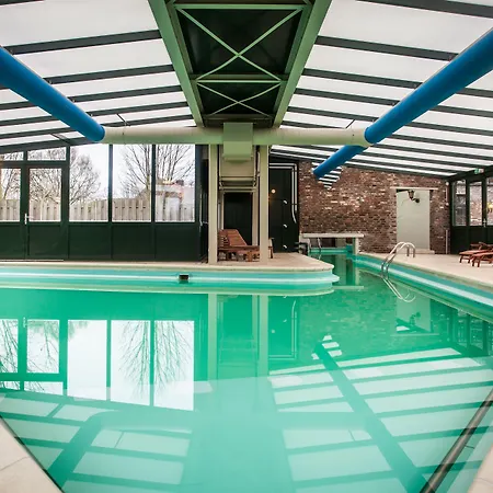 Restaurant De Roosterhoeve 4*