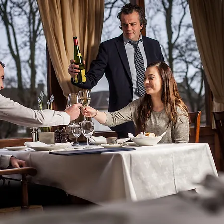 Restaurant De Roosterhoeve 4*