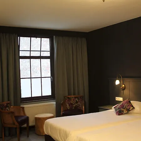 Restaurant De Roosterhoeve 4*